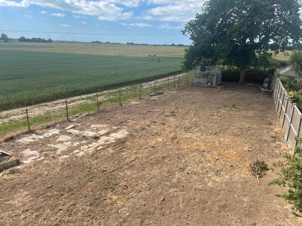 Lot: 19 - SEMI-DETACHED HOUSE FOR IMPROVEMENT WITH COUNTRYSIDE VIEWS -